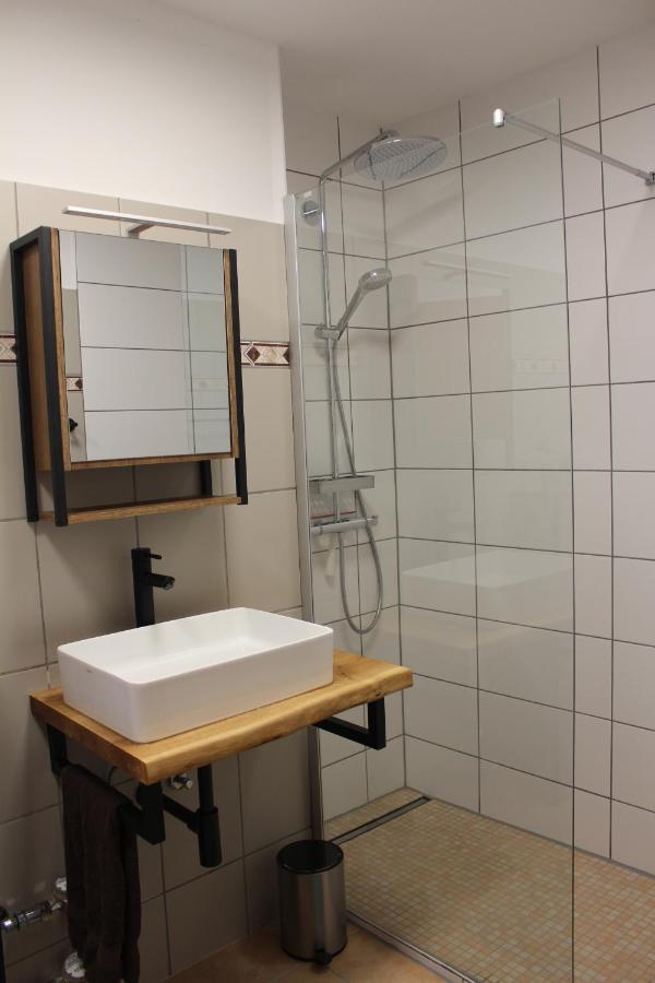 1-Zimmer-Apartment Mit Grossem Balkon Schönwald Exterior foto