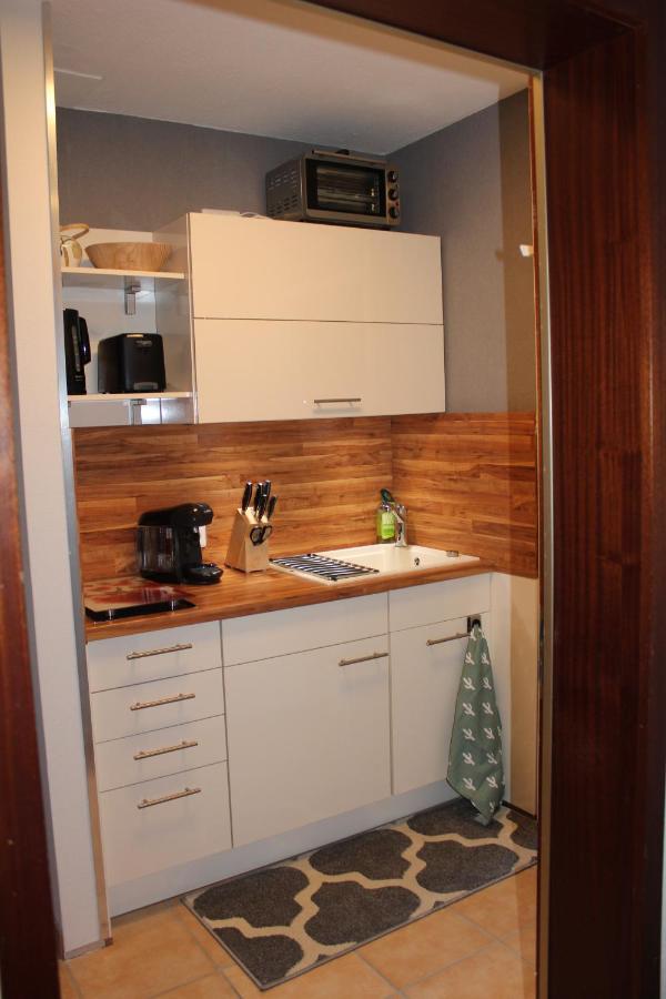 1-Zimmer-Apartment Mit Grossem Balkon Schönwald Exterior foto
